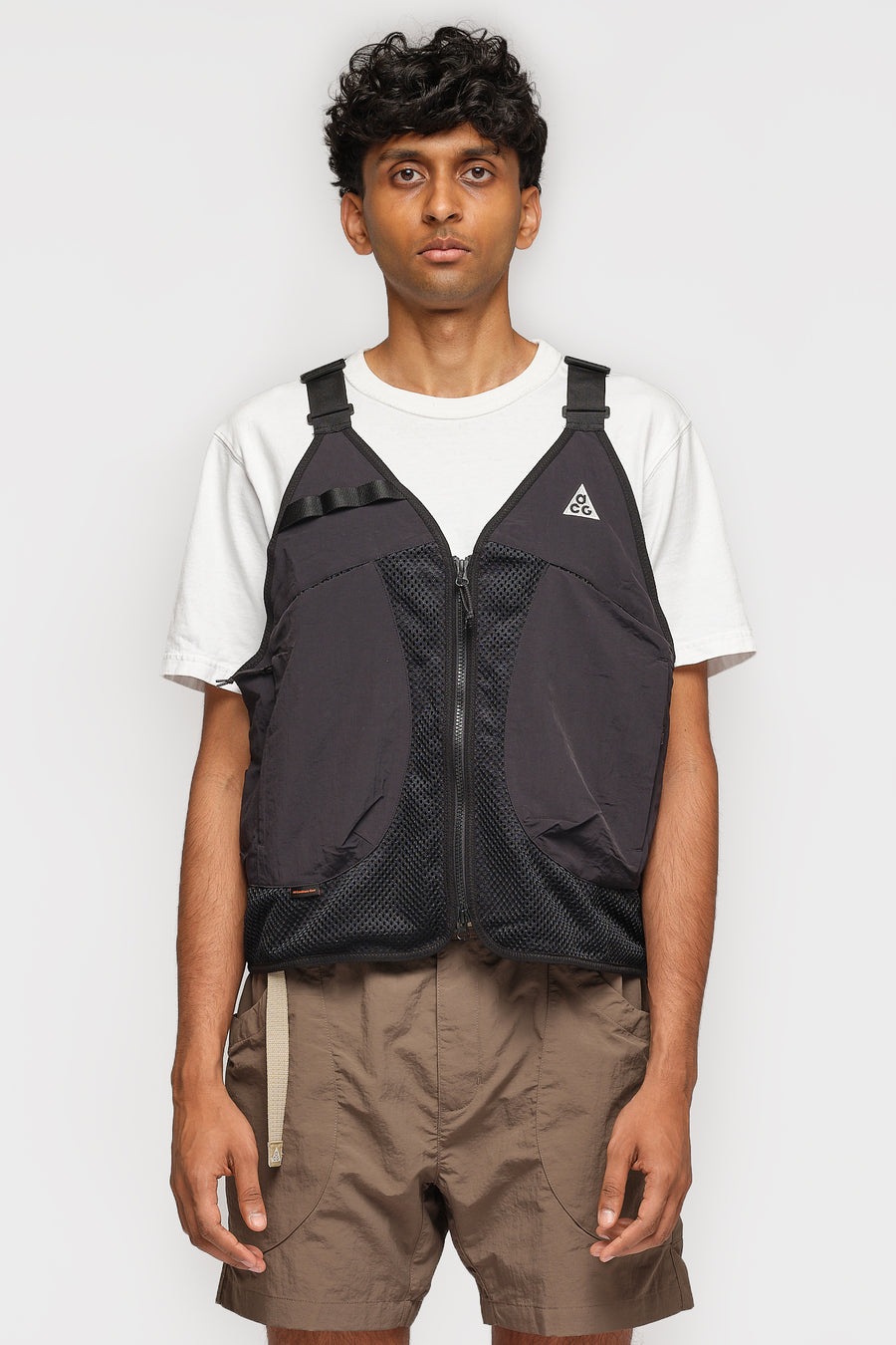Nike ACG Dolomiti Vest in Black/Summit White - Notre