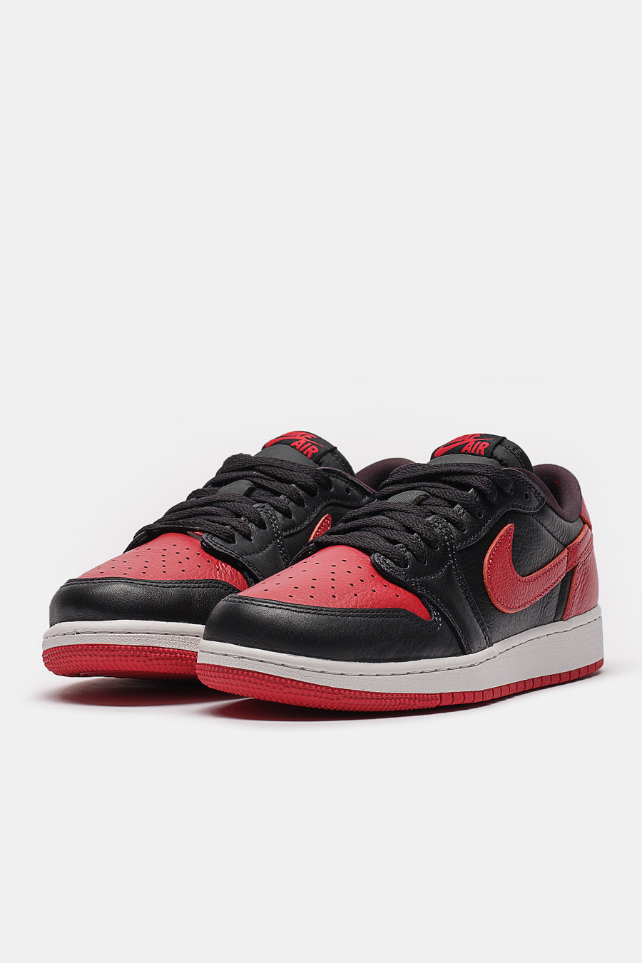Jordan Air Jordan 1 Retro Low OG Big Kids Sneaker in Black/Black/Varsity Red/Summit White - Notre
