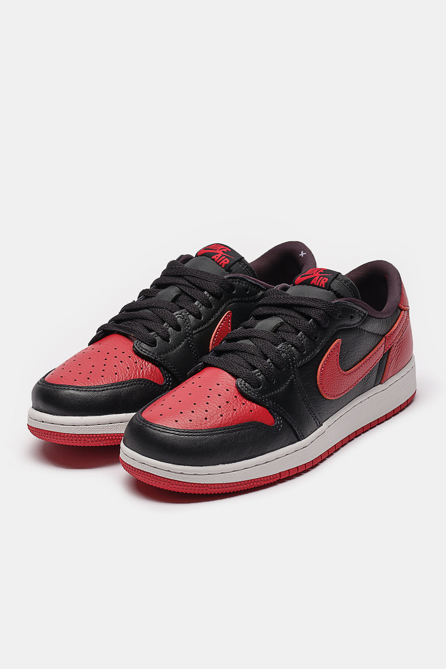 Jordan Air Jordan 1 Retro Low OG Big Kids Sneaker in Black/Black/Varsity Red/Summit White - Notre