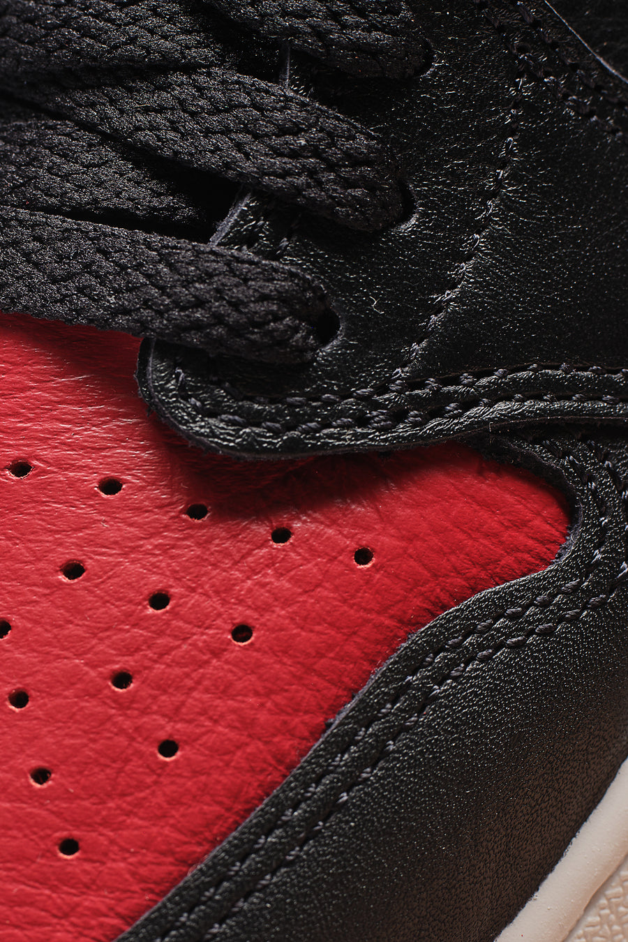 Jordan Air Jordan 1 Retro Low OG Big Kids Sneaker in Black/Black/Varsity Red/Summit White - Notre