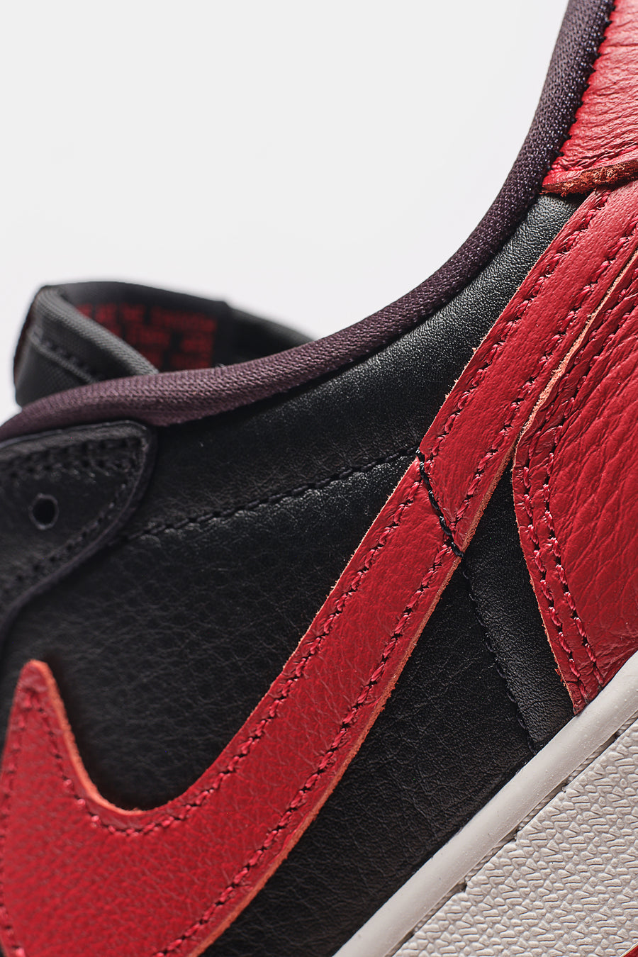 Jordan Air Jordan 1 Retro Low OG Big Kids Sneaker in Black/Black/Varsity Red/Summit White - Notre