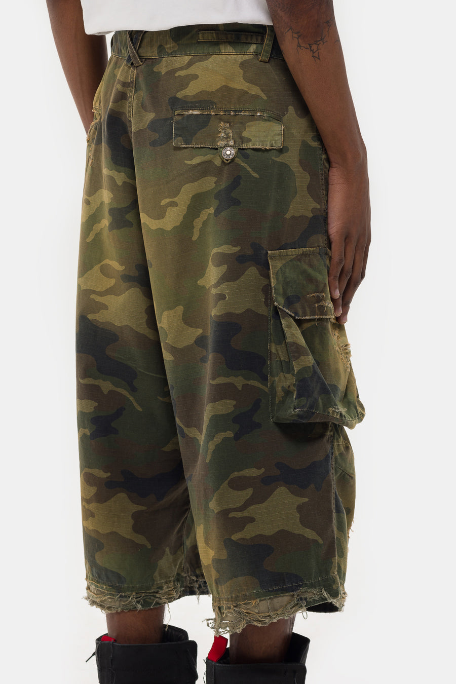 424 Washed Bermuda Shorts in Camo - Notre