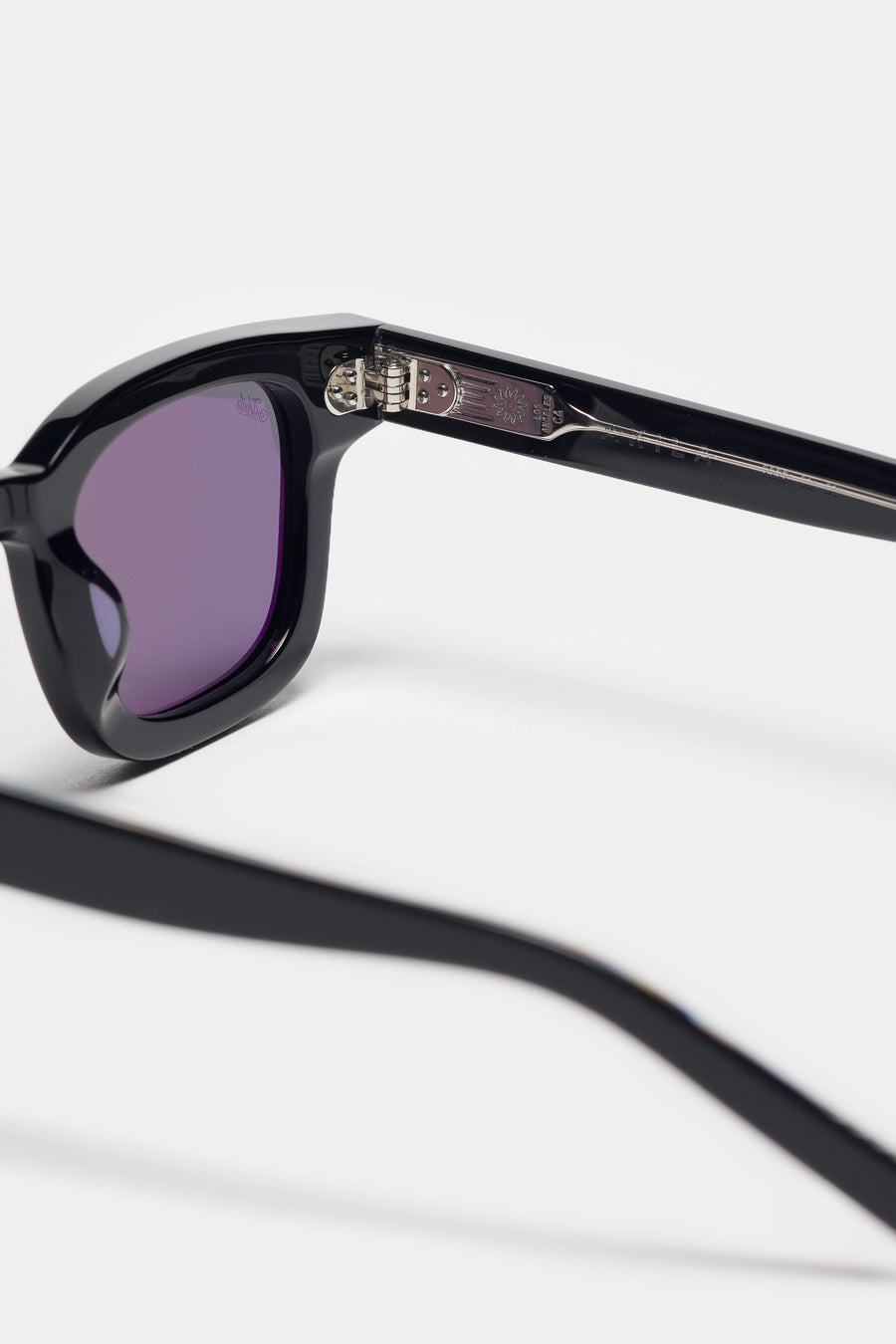 Akila Ascent Sunglasses in Black/Black - Notre