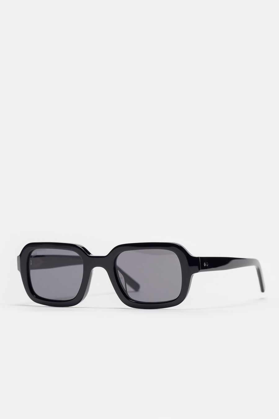 Akila Cascade Sunglasses in Black/Black - Notre