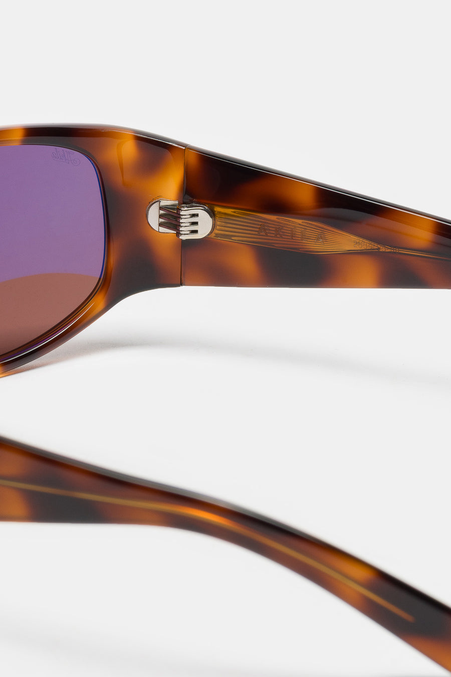 Akila Rune Sunglasses in Tortoise/Raisin - Notre