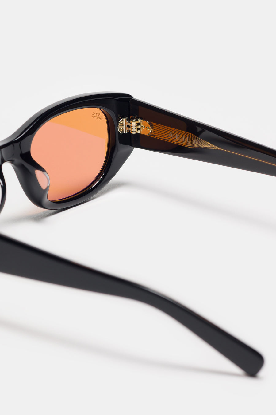 Akila Silvia Sunglasses in Black/Umber - Notre