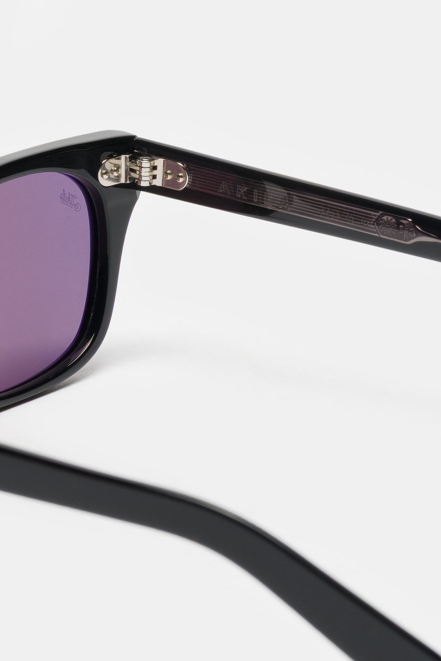 Akila Solace Sunglasses in Black/Black - Notre