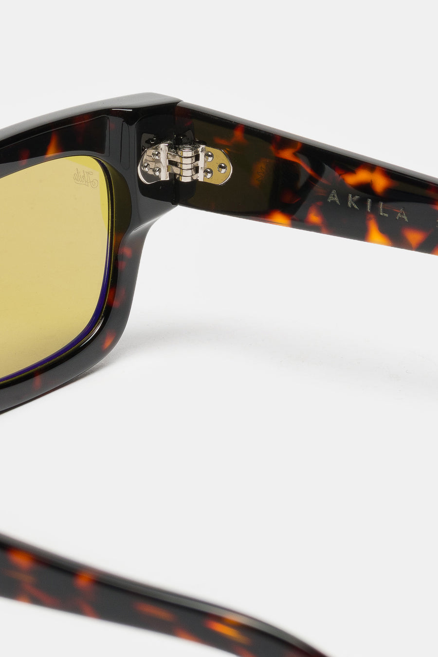 Akila Syndicate Sunglasses in Tokyo Tortoise/Olive - Notre