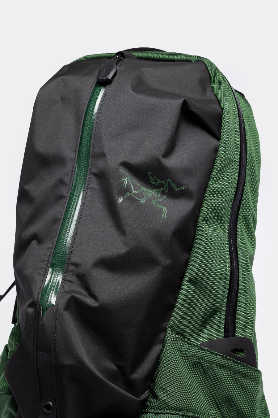 Arc'teryx Arro 22 Backpack in Eden - Notre