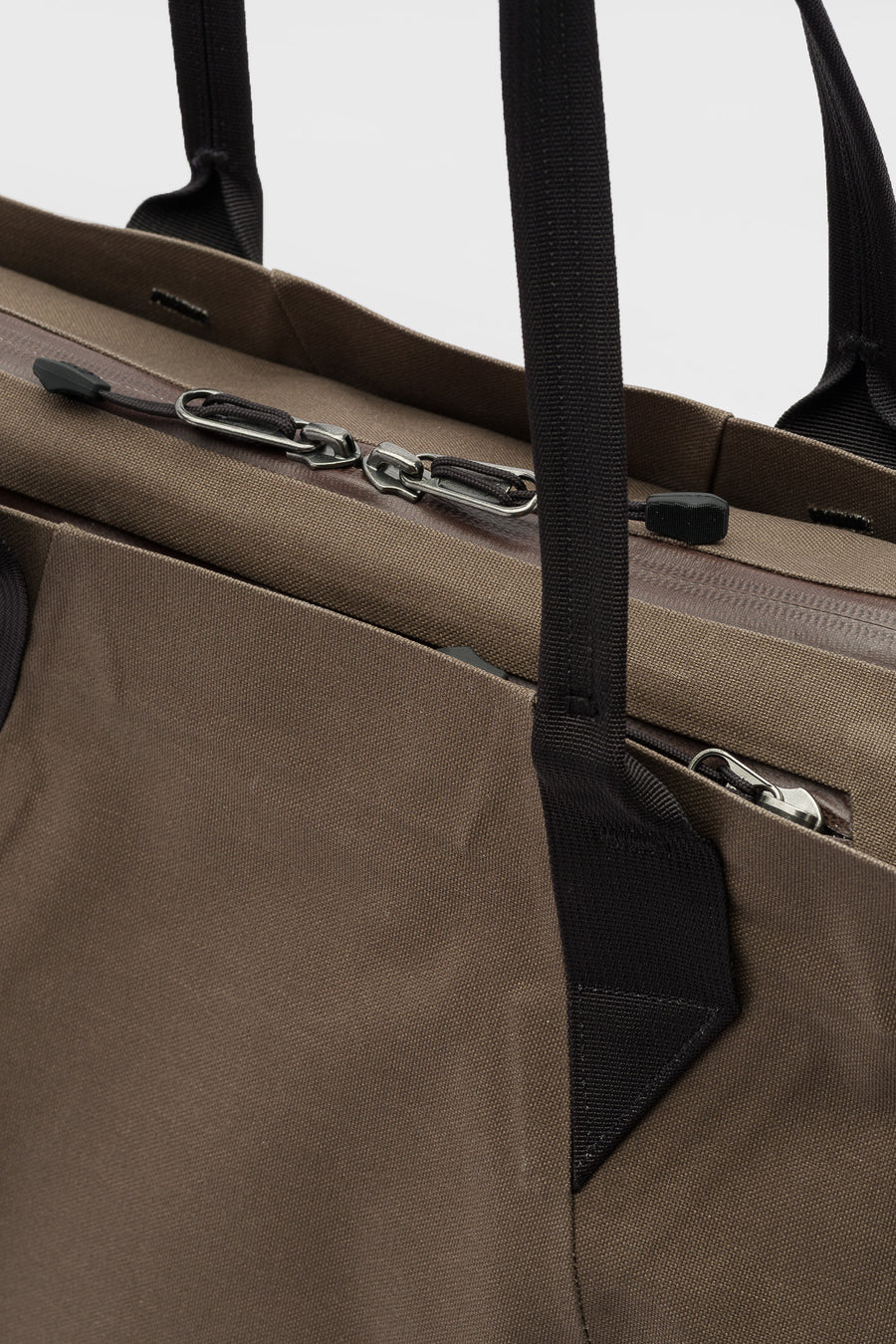 Arc'teryx Carrier 35 Weekender Bag in Mongoose - Notre