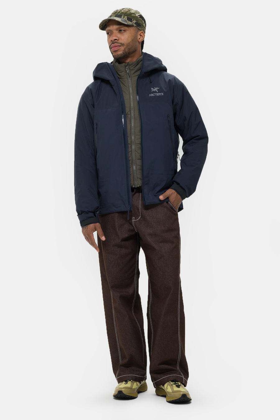 Arc'teryx Beta AR Stormhood Jacket in Black Sapphire - Notre