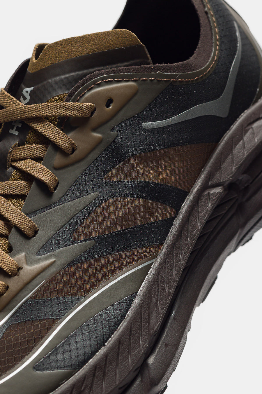 HOKA Mafate Speed 4 Lite Sneaker in Tree Bark/Cast Iron - Notre