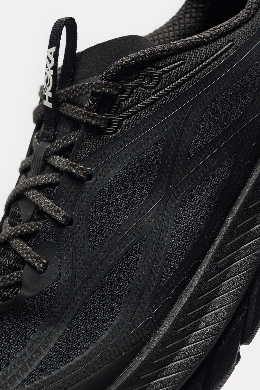 HOKA Mach Remastered Sneaker in Obsidian/Obsidian - Notre