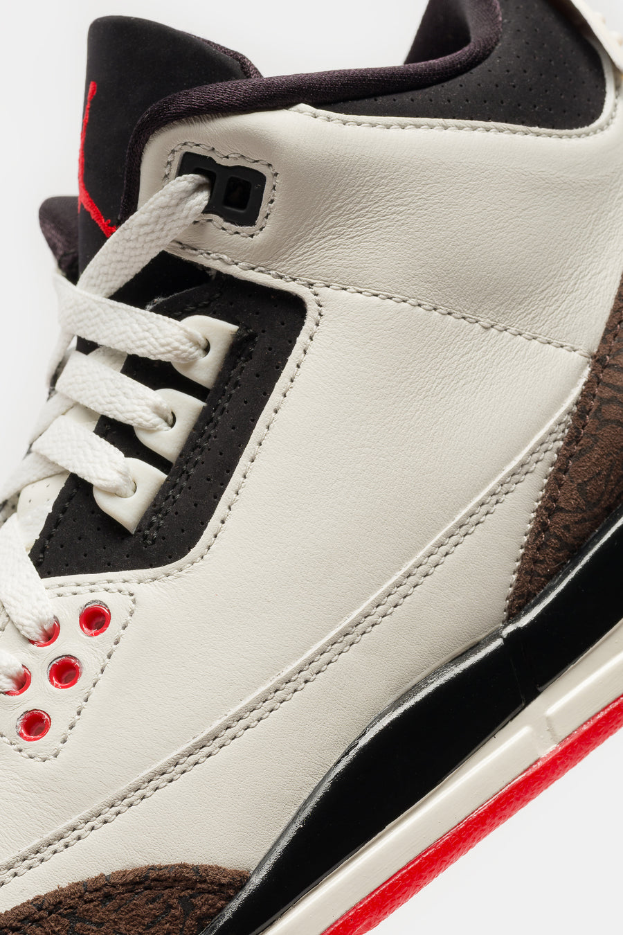 Jordan Air Jordan 3 Sneaker in Sail/Black/University Red/Pale Ivory - Notre