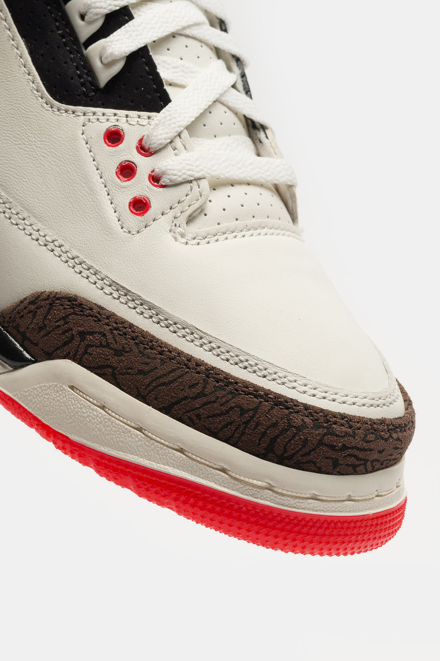 Jordan Air Jordan 3 Sneaker in Sail/Black/University Red/Pale Ivory - Notre