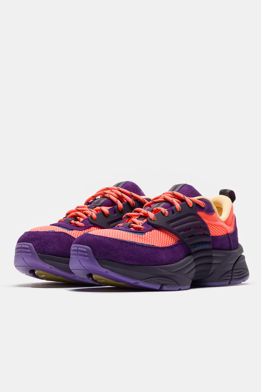 Jordan Trunner O/S SP Sneaker in Bright Mango/Black/Eggplant/Melon Tint - Notre