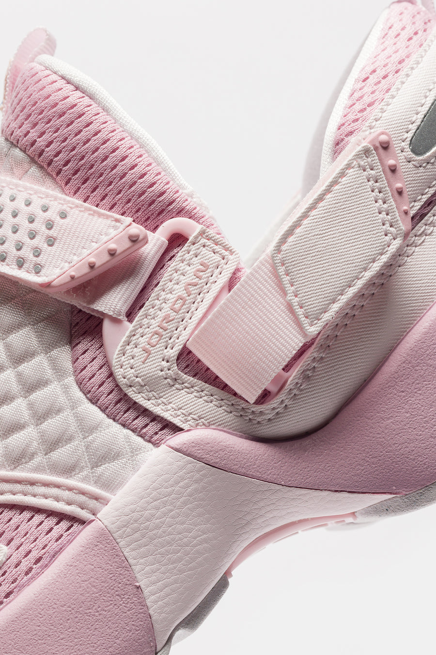 Jordan Trunner LX Sneaker in Iced Carmine/Iced Carmine/Pearl Pink - Notre