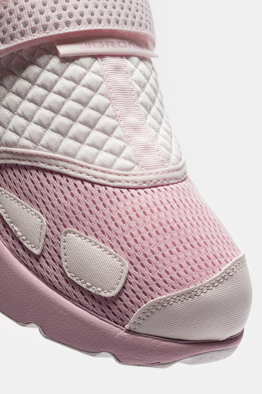 Jordan Trunner LX Sneaker in Iced Carmine/Iced Carmine/Pearl Pink - Notre