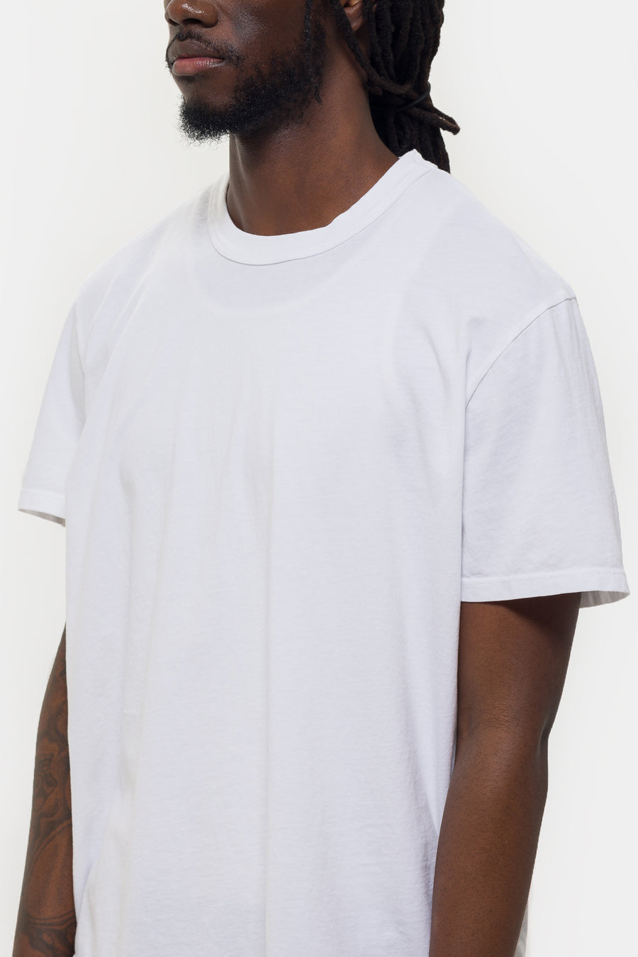 Les Tien Lightweight Binded Neck T-Shirt in White - Notre