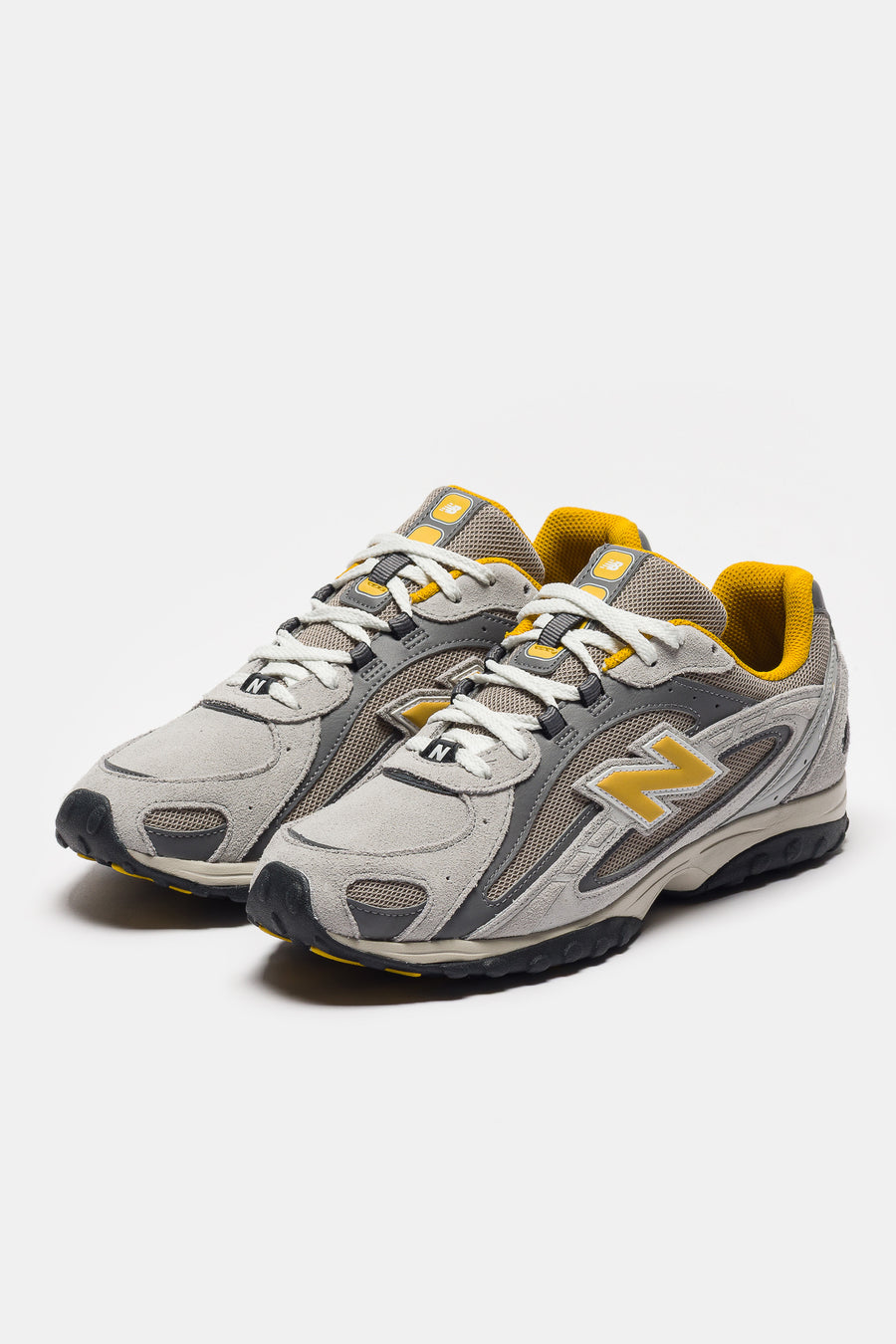 New Balance 204L Sneaker in Raincloud/Baroque Gold - Notre