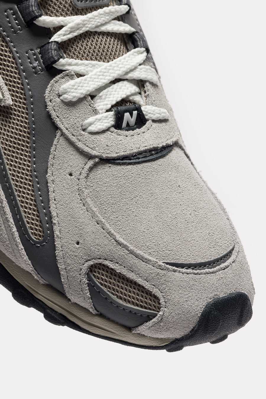 New Balance 204L Sneaker in Raincloud/Baroque Gold - Notre