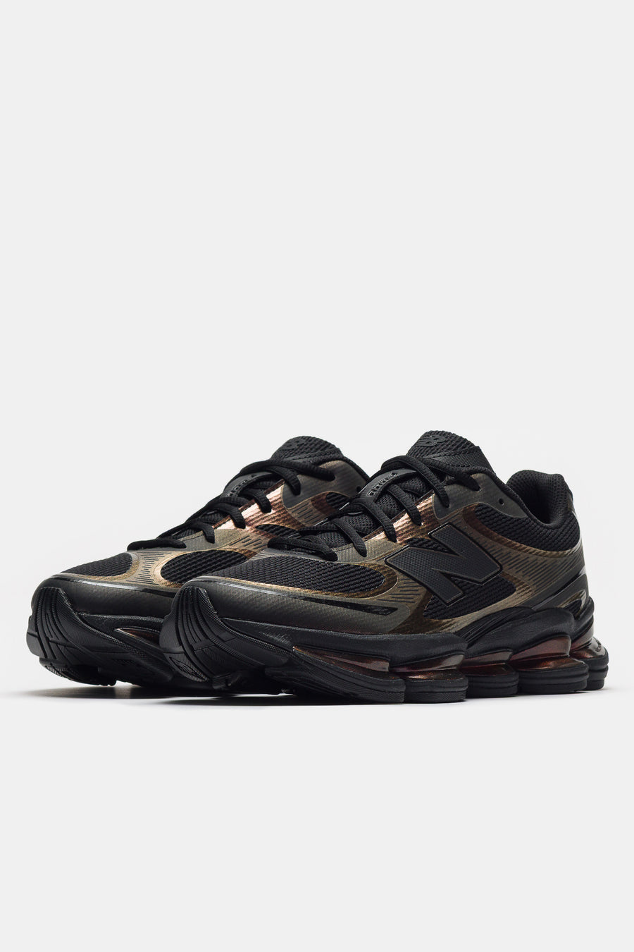 New Balance 2000 Sneaker in Black/Iridescent - Notre