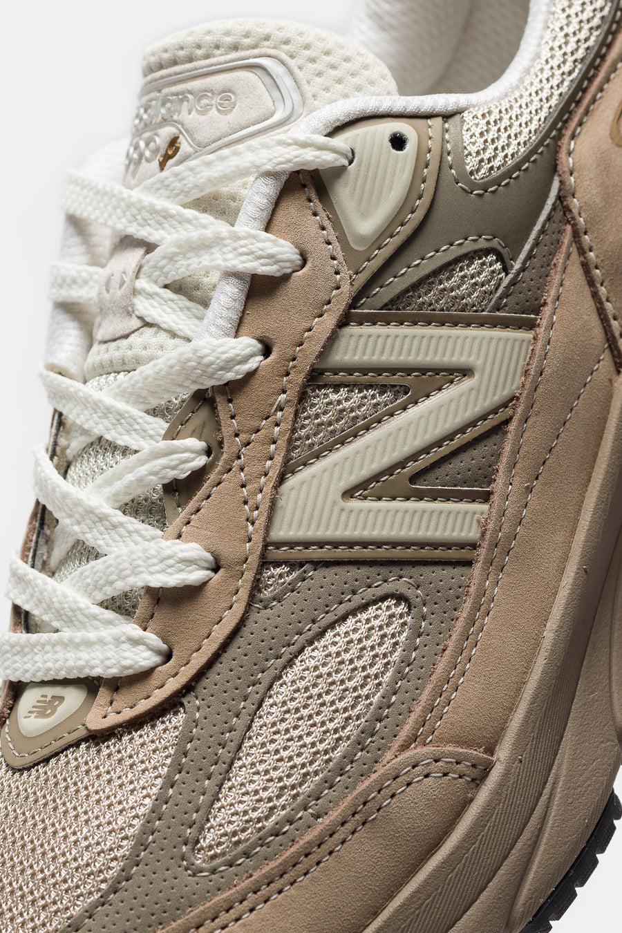 New Balance Made in USA 990 V6 Sneaker in Driftwood/Timberwolf/Mushroom - Notre