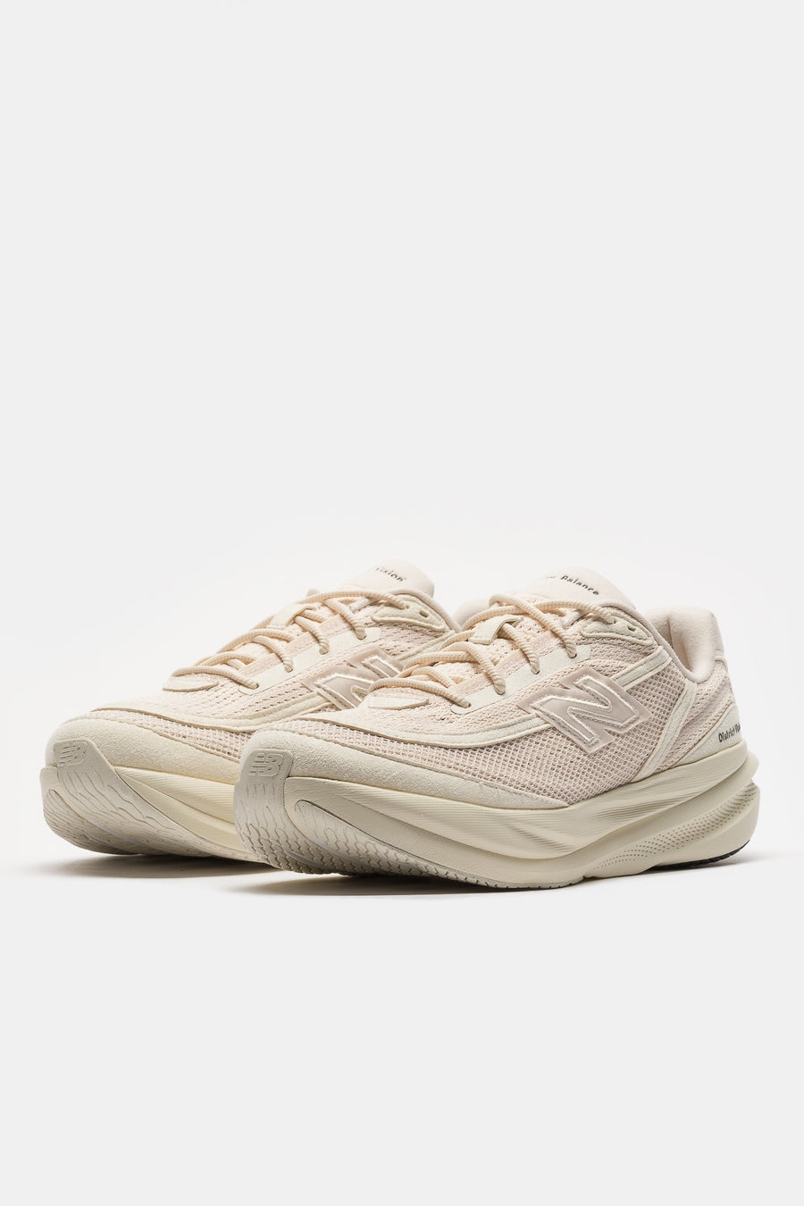 New Balance District Vision 1080v15 Sneaker in Linen/Black - Notre
