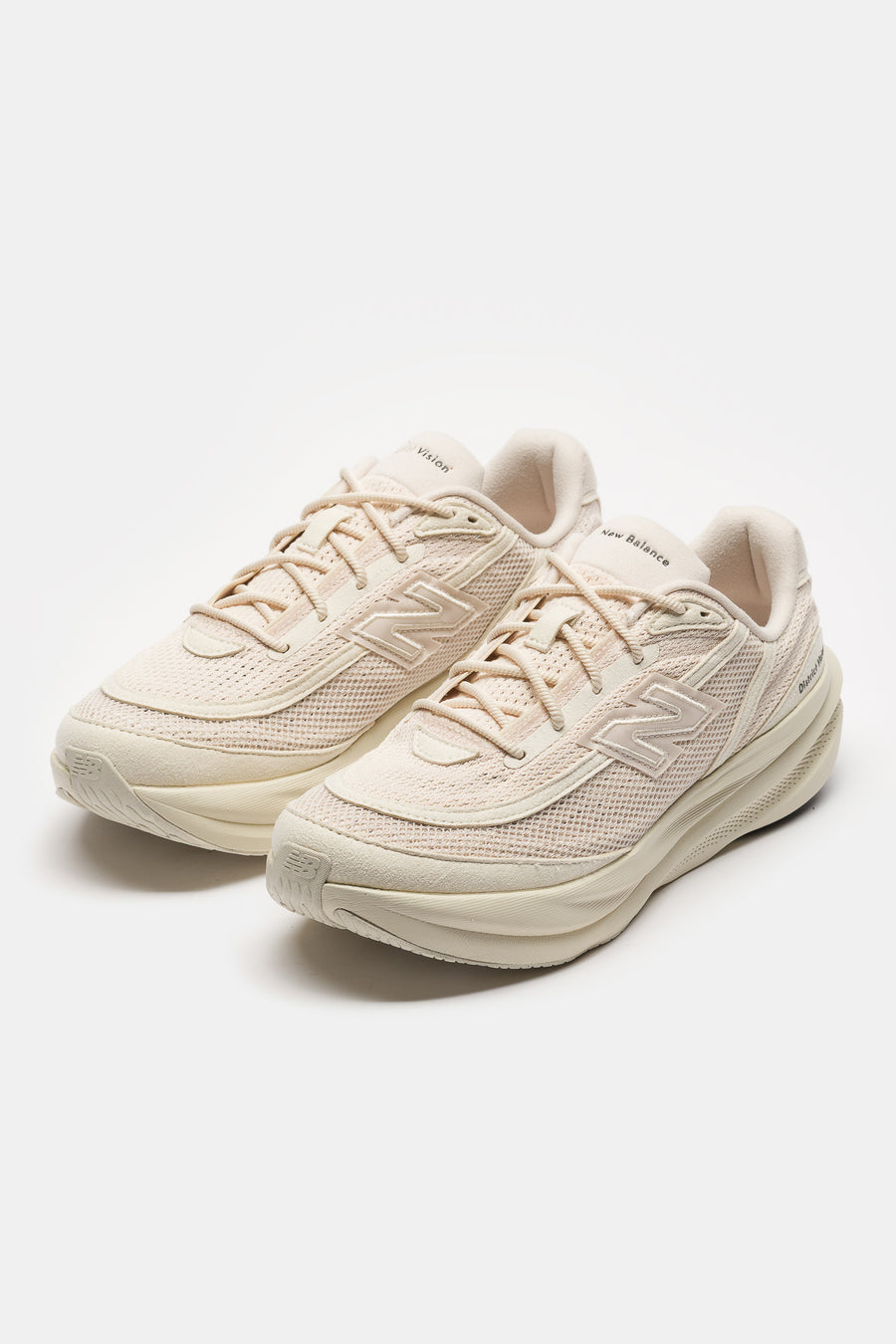 New Balance District Vision 1080v15 Sneaker in Linen/Black - Notre