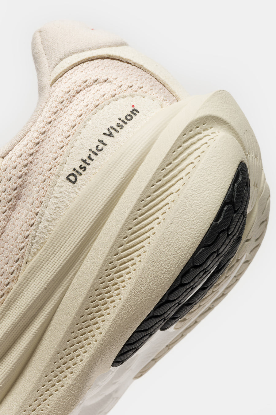 New Balance District Vision 1080v15 Sneaker in Linen/Black - Notre