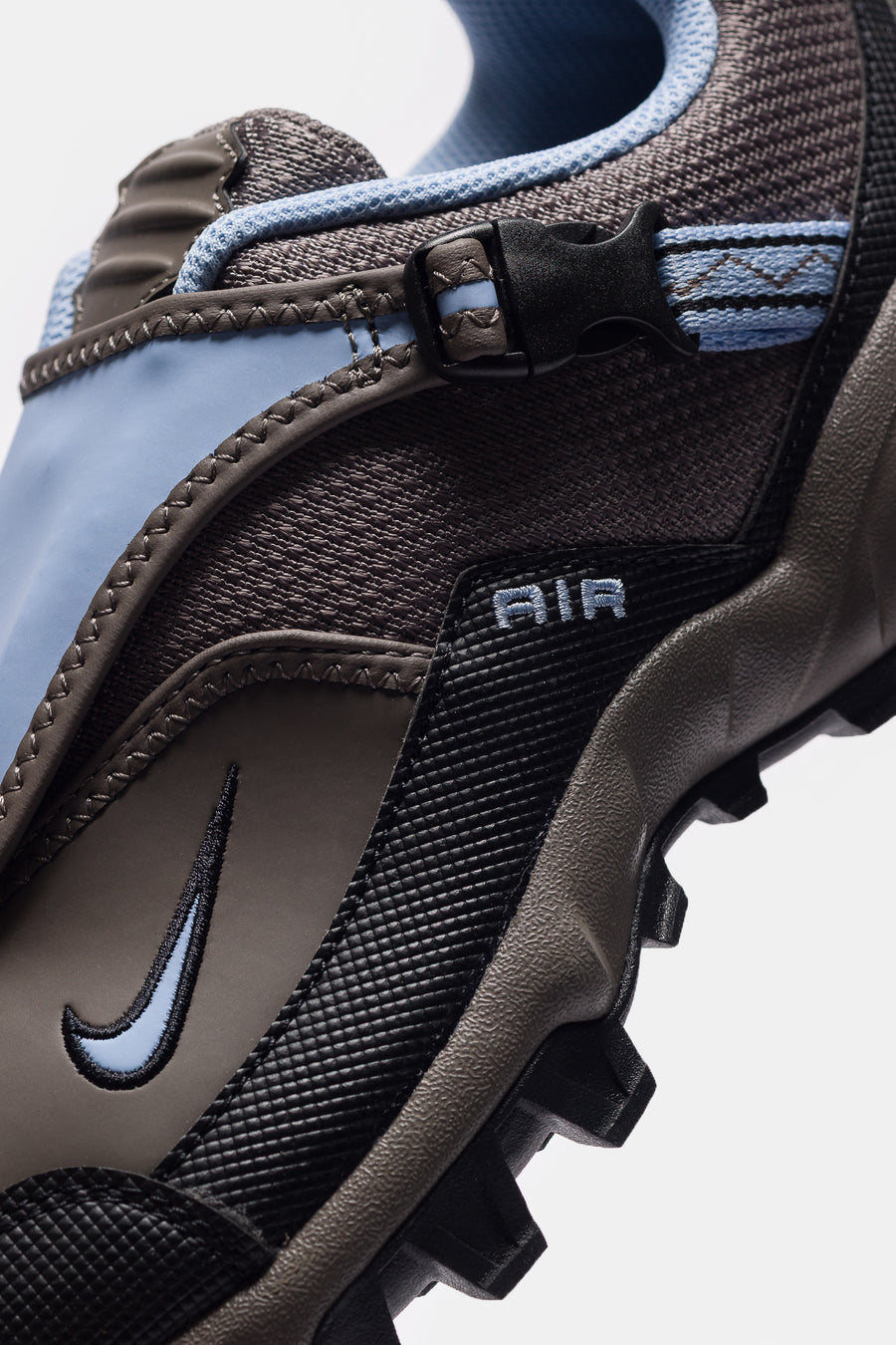 Nike ACG Phassad Sneaker in Cave Stone/Aluminum/Cave Stone/Black - Notre