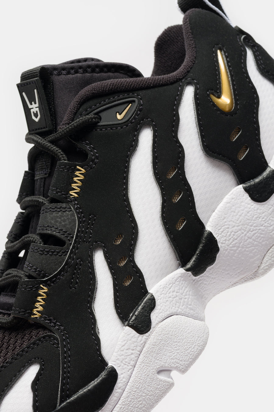 Nike Air DT Max '96 Low Sneaker in Black/Metallic Gold/White - Notre