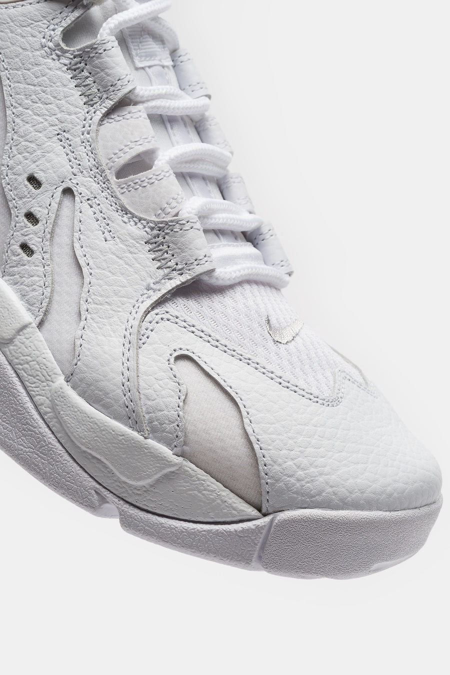 Nike Air DT Max '96 Low Sneaker in White/Metallic Silver/White - Notre