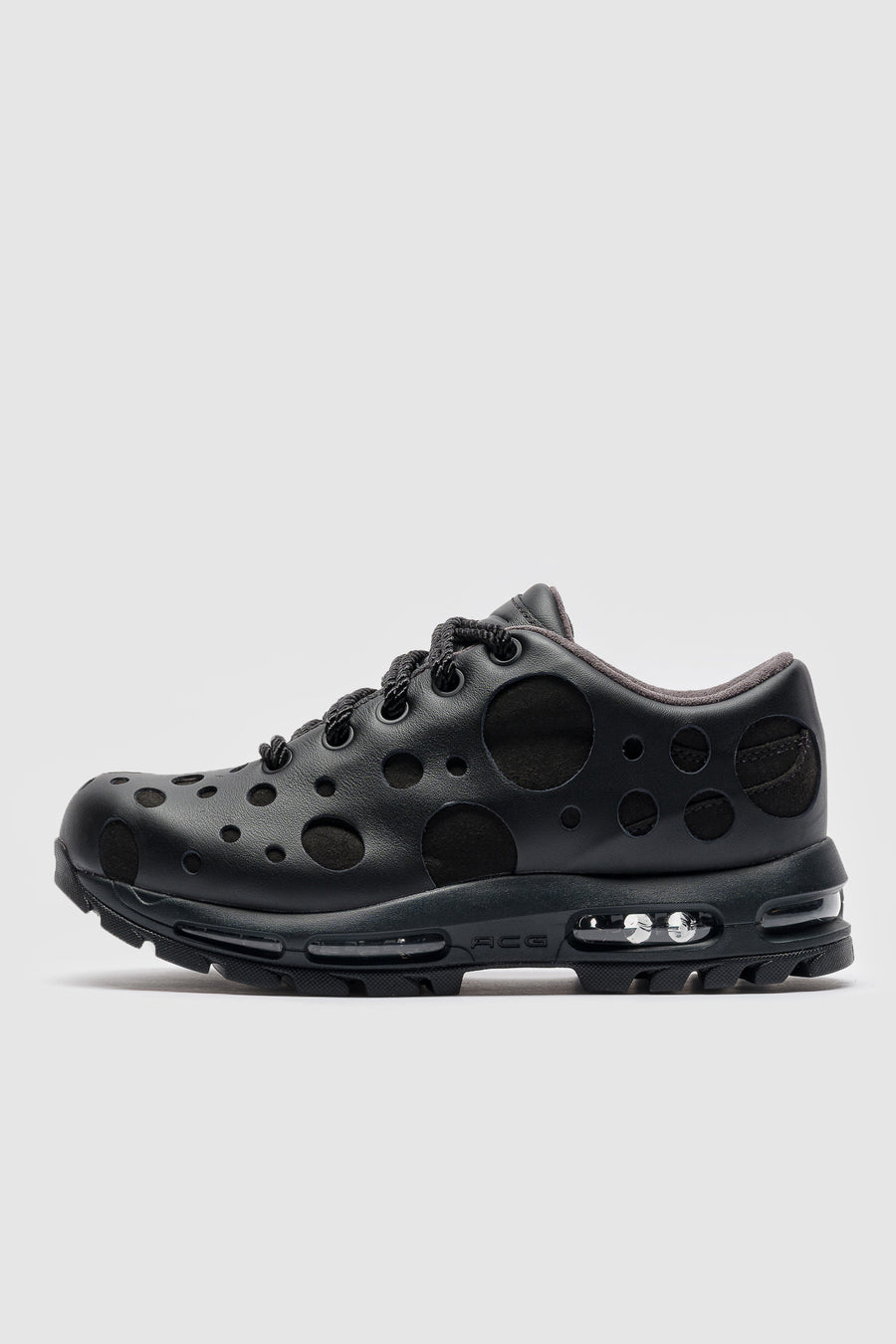 Nike Air Max Goadome Low SP Sneaker in Black/Black - Notre