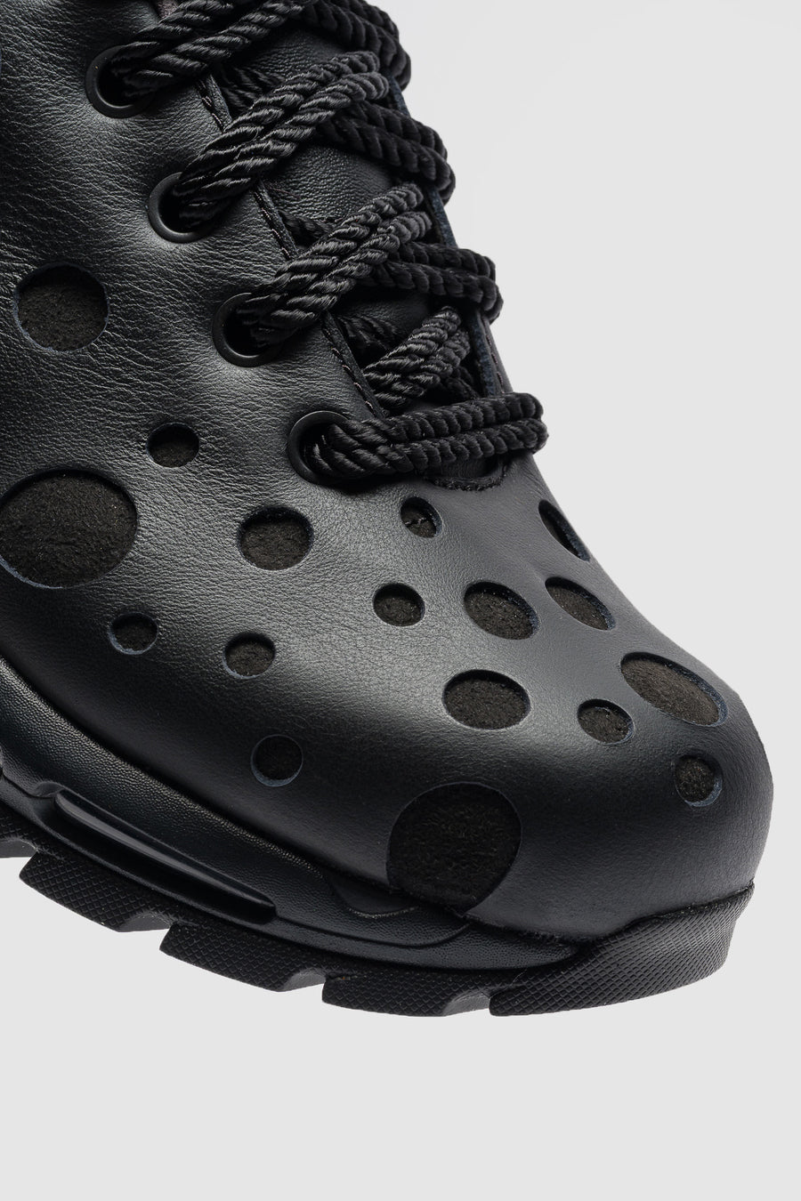 Nike Air Max Goadome Low SP Sneaker in Black/Black - Notre