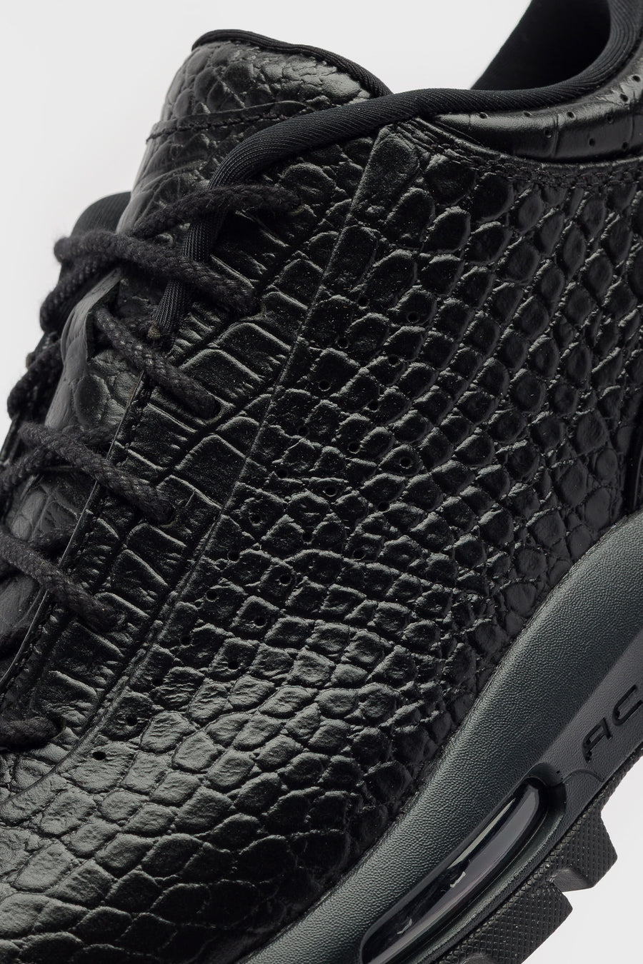 Nike Air Max Goadome Low Sneaker in Black/Black - Notre
