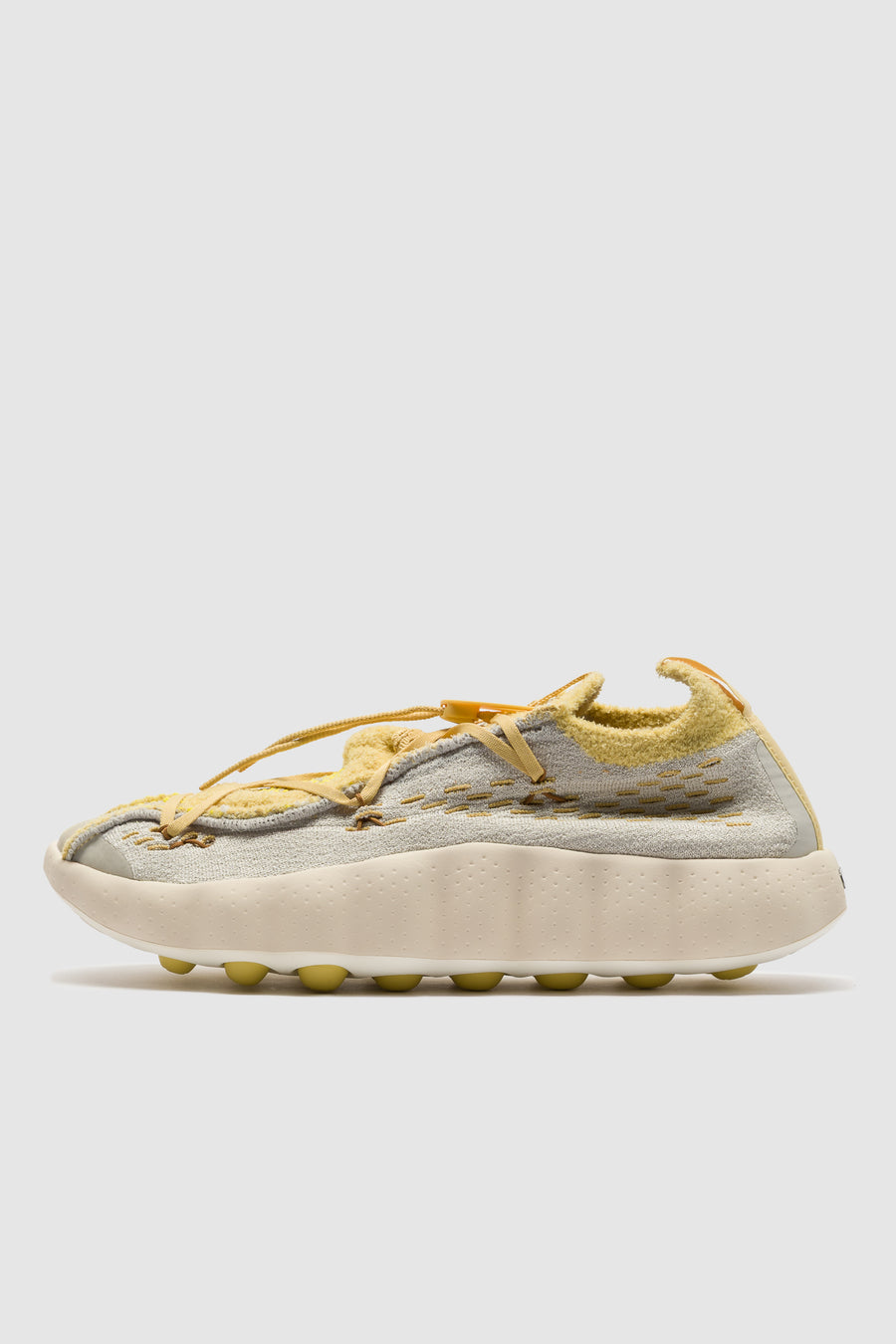 Nike Mind 002 Flyknit Sneaker in Light Bone/Saturn Gold/Infinite Gold - Notre