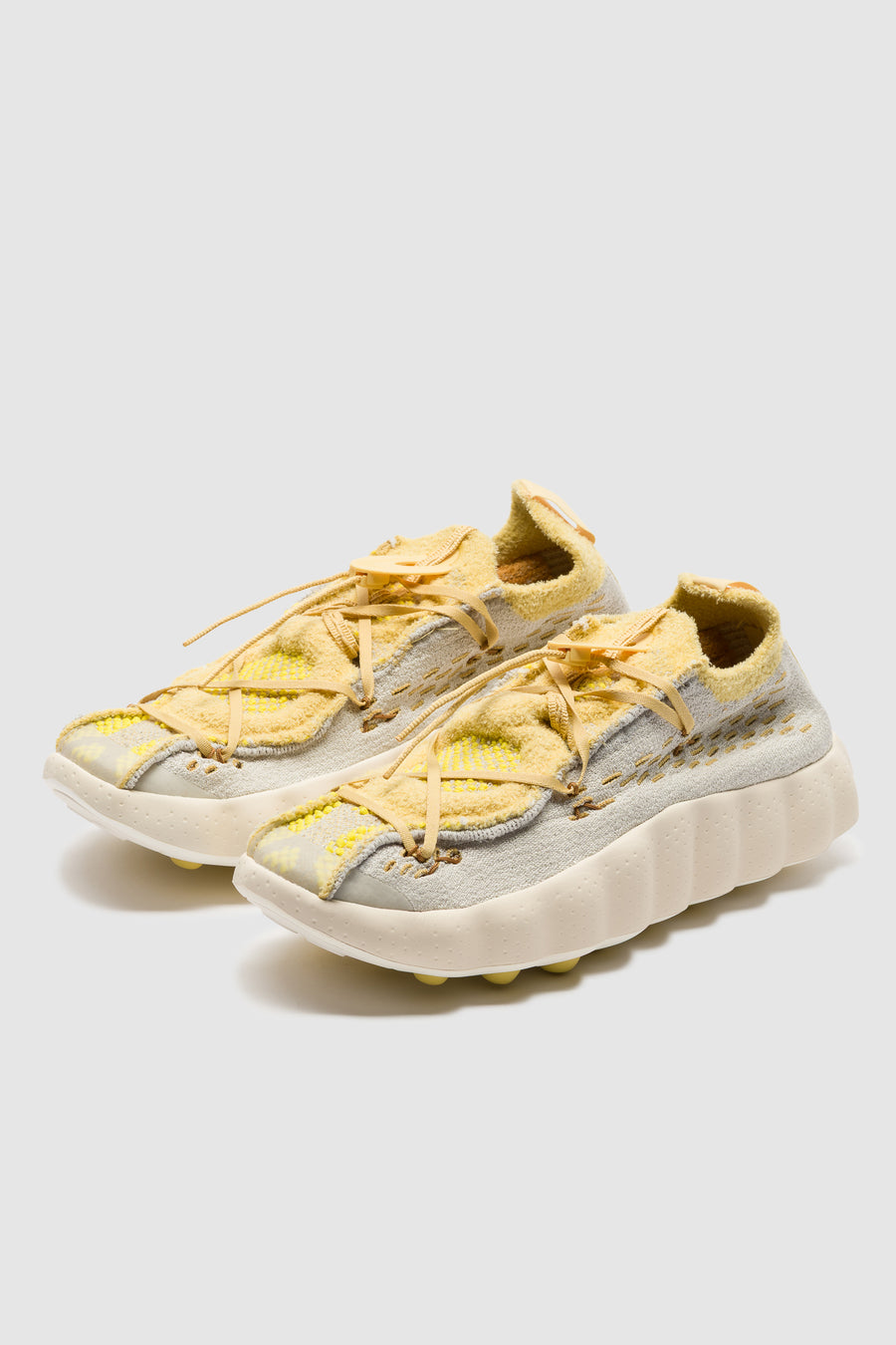 Nike Mind 002 Flyknit Sneaker in Light Bone/Saturn Gold/Infinite Gold - Notre