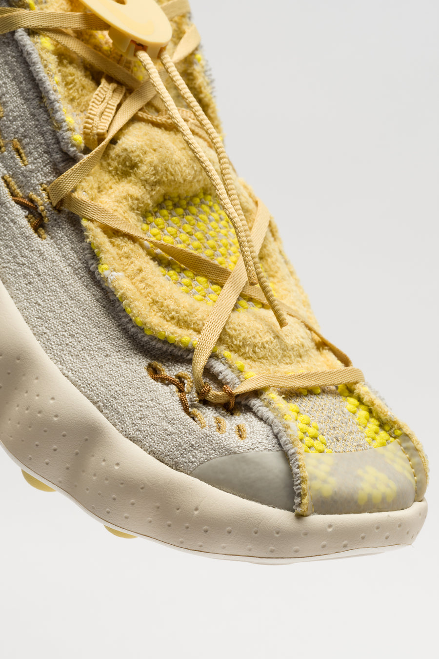 Nike Mind 002 Flyknit Sneaker in Light Bone/Saturn Gold/Infinite Gold - Notre