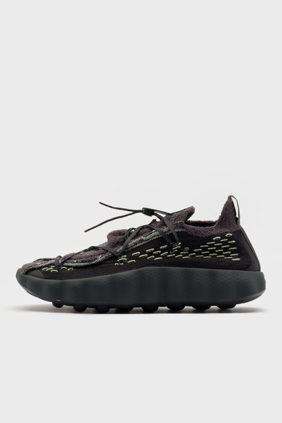 Mind 002 Flyknit Sneaker in Black/Dark Smoke Grey/Anthracite