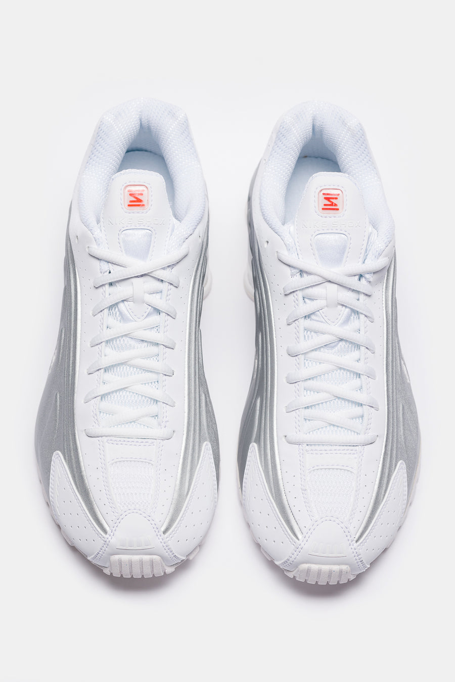 Nike Shox R4 Sneaker in White/Metallic Silver/White - Notre