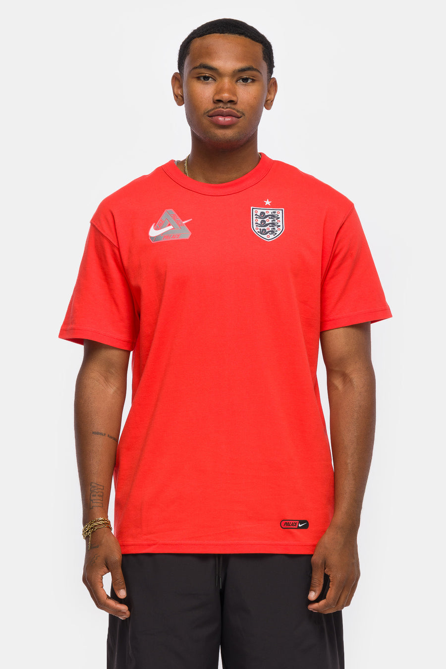 Nike Palace x England T-Shirt in Light Crimson - Notre