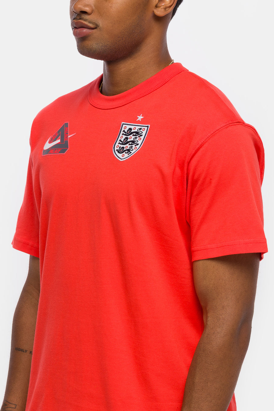 Nike Palace x England T-Shirt in Light Crimson - Notre
