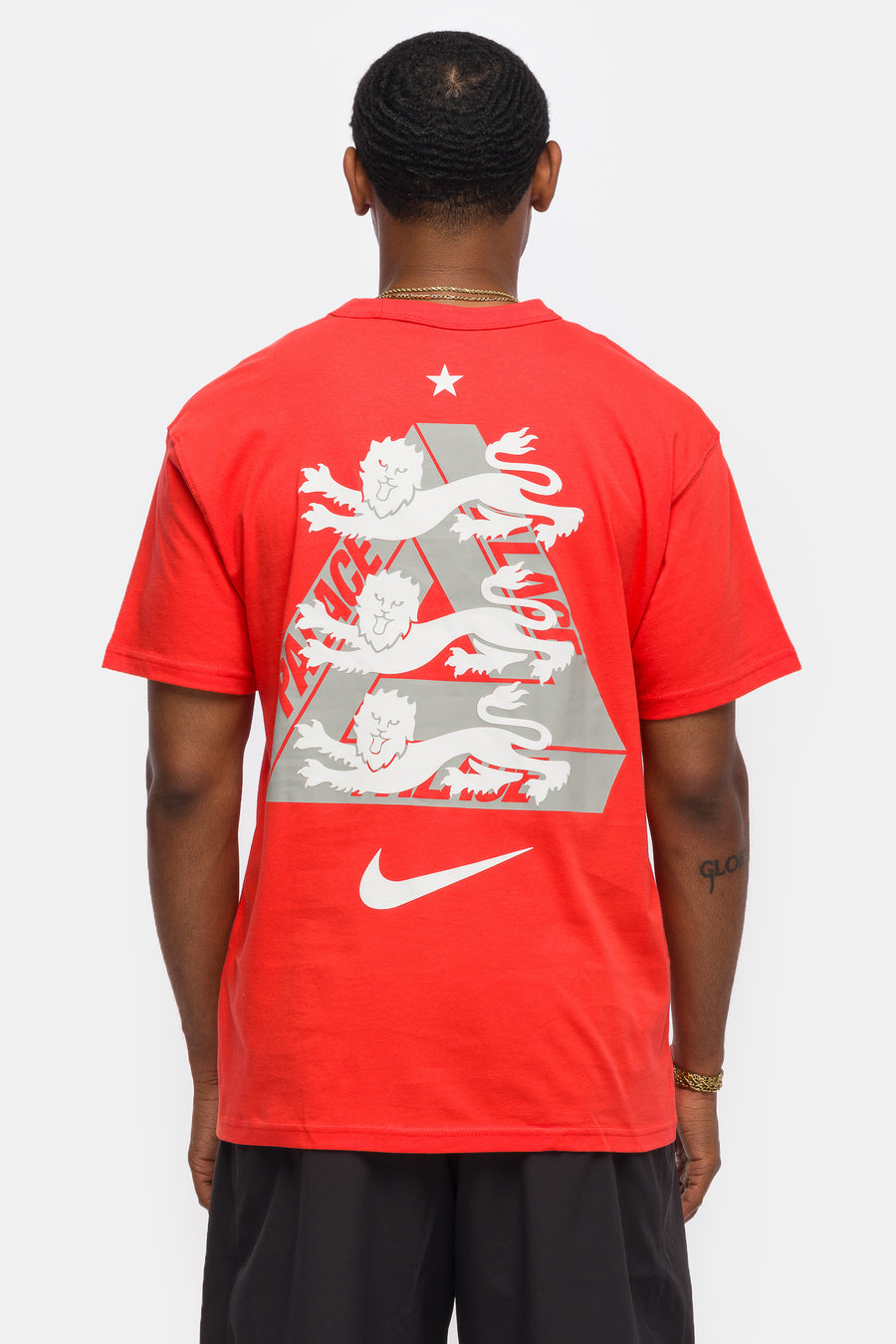 Nike Palace x England T-Shirt in Light Crimson - Notre