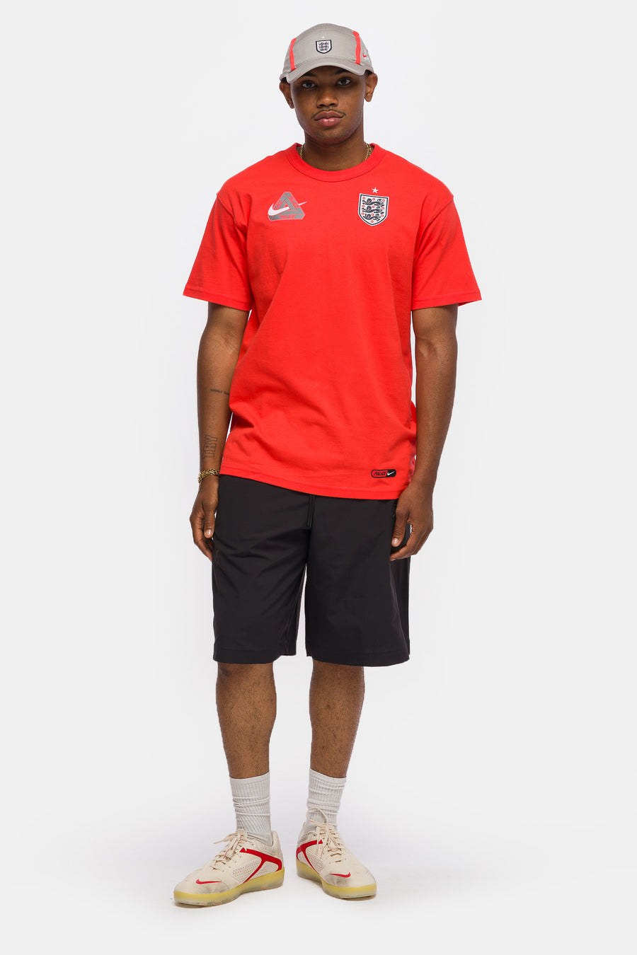 Nike Palace x England T-Shirt in Light Crimson - Notre