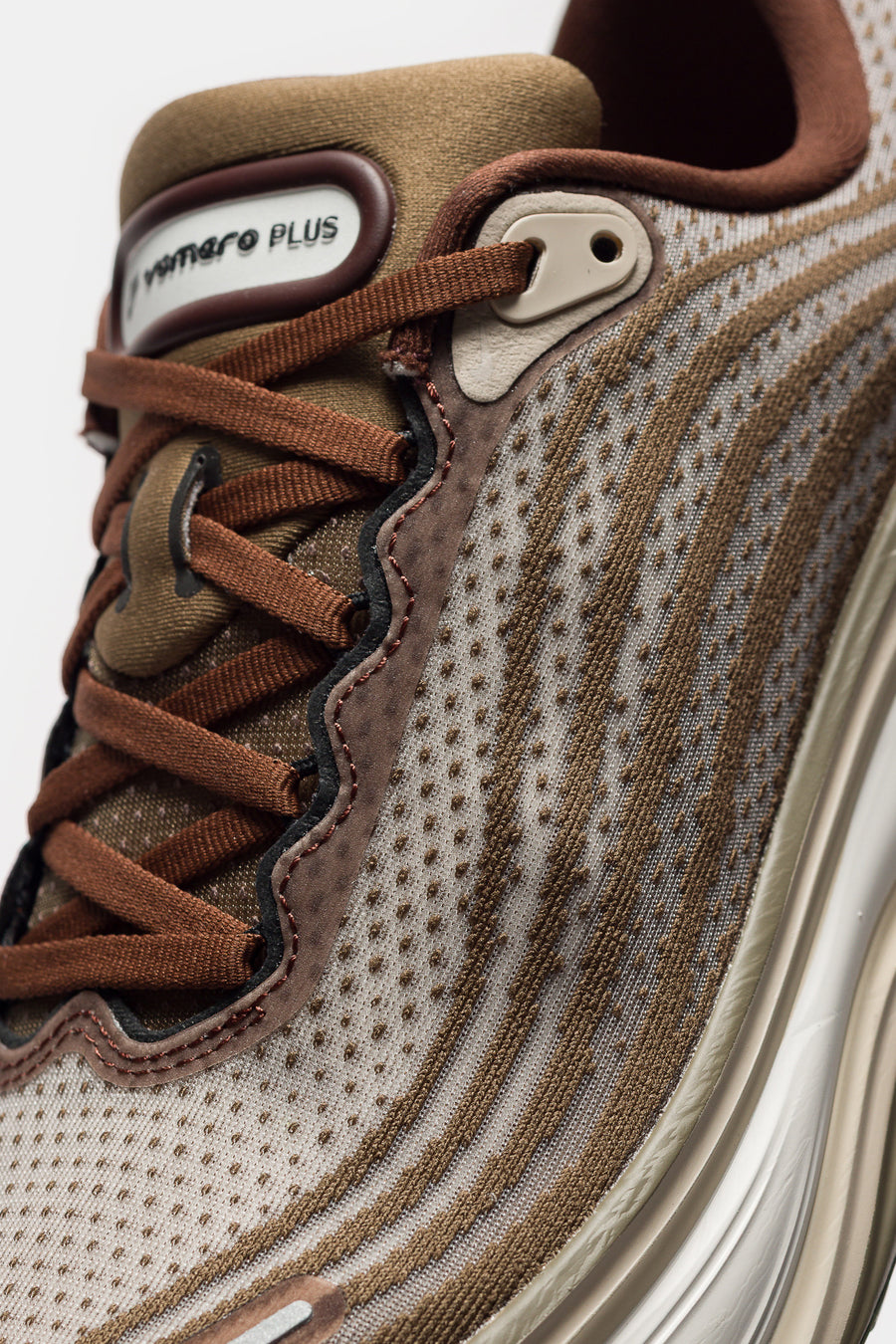 Nike Vomero Plus Sneaker in Off Noir/Pecan/Phantom/Natural - Notre
