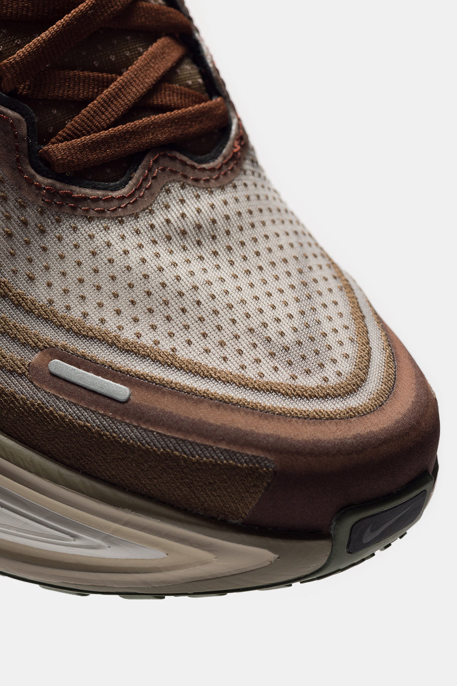 Nike Vomero Plus Sneaker in Off Noir/Pecan/Phantom/Natural - Notre