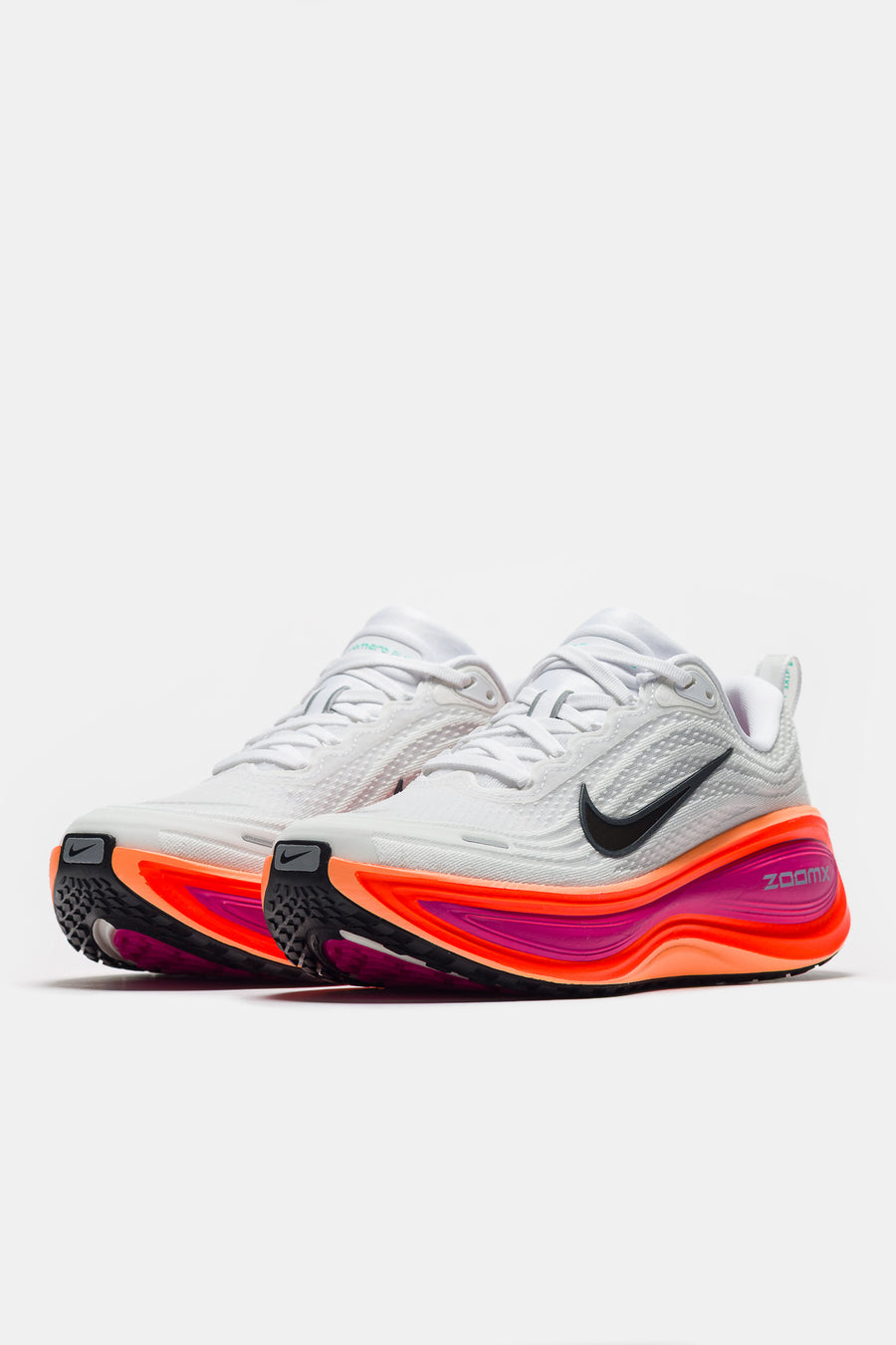 Nike Vomero Plus Sneaker in White/Black/Fire Pink/Hyper Crimson - Notre