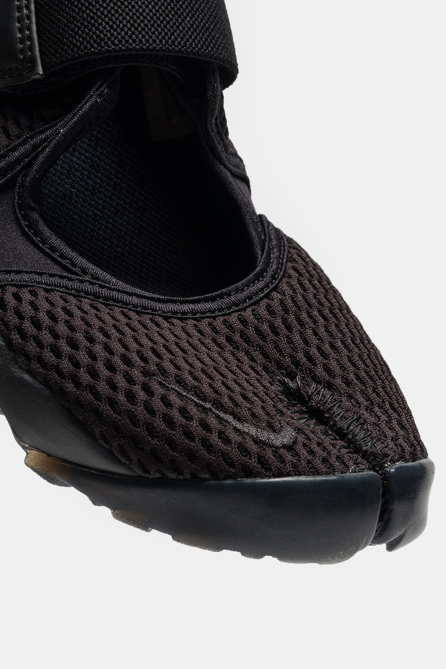Nike Air Rift Mesh in Black/Black/White - Notre
