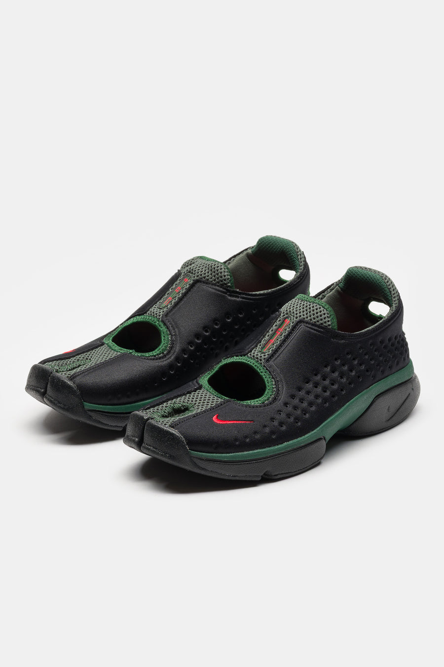 Nike Air Rift 2 Sneaker in Black/Fire Red/TM Dark Green - Notre